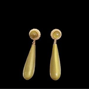 Vintage Sarah‎ Coventry Moonglow Lucite Earrings